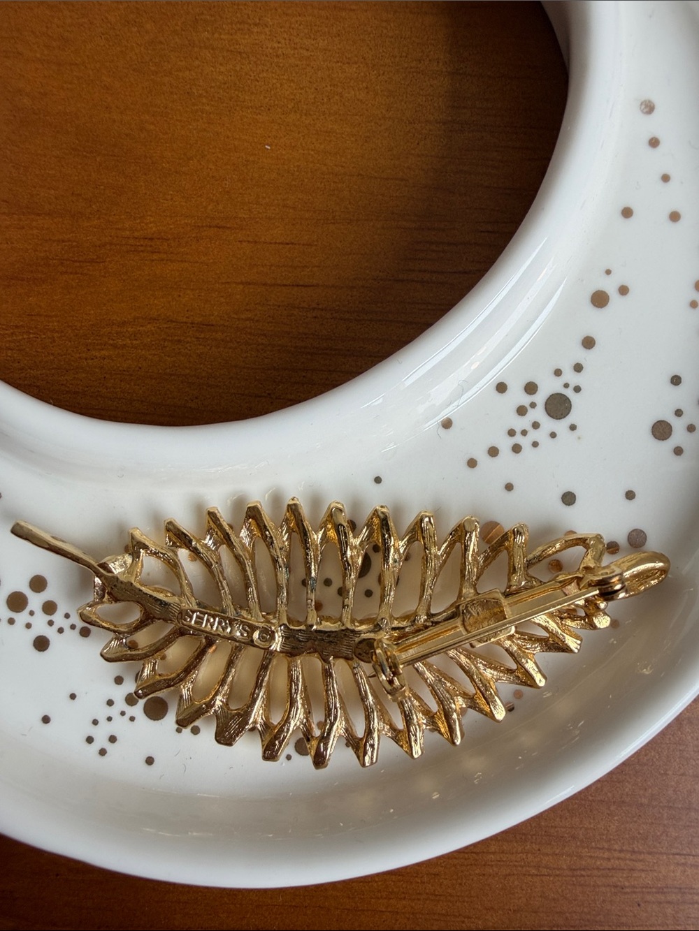 Vintage Gerry’s Gold Pearl Leaf Brooch- Whimsical , Elegant - Picture 2 of 5
